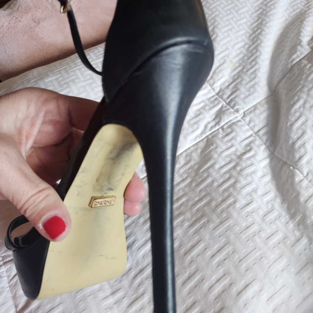 Elegant Black Stiletto Heels - Picture 4 of 6